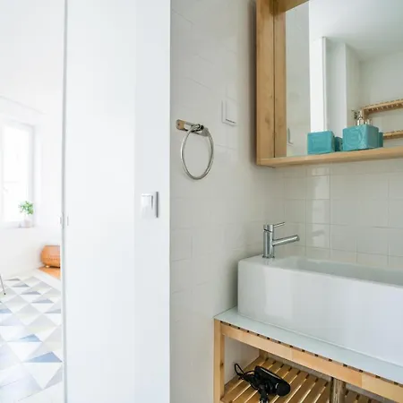 Principe Real Location Apartment